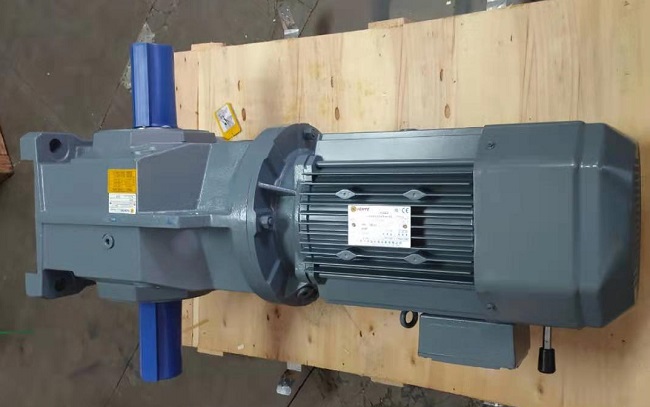 14000W伺服電機(jī)減速機(jī),帶動(dòng)31T噸的減速機(jī),干粉砂漿生產(chǎn)線(xiàn)減速機(jī)